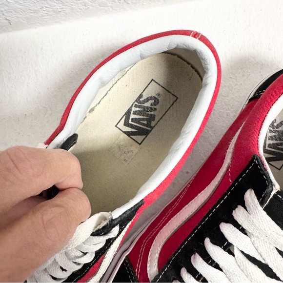 Vans Red and Black Old Skool Sneakers M 9 W 10.5 - Picture 9 of 10